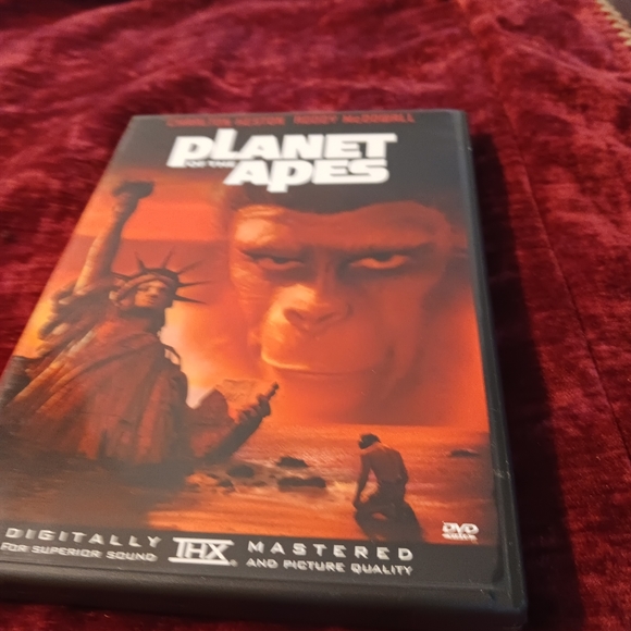 Limited Edition planet of the Apes DVD Set - Picture 5 of 6